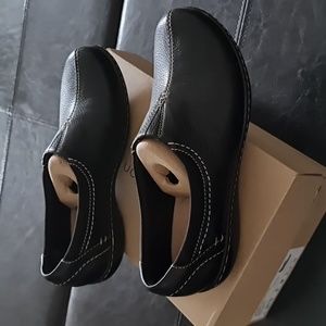 Clarks Ashland Joy Black Leather Loafers size 8
